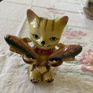 VTG Cat holding Fish S&P Shaker